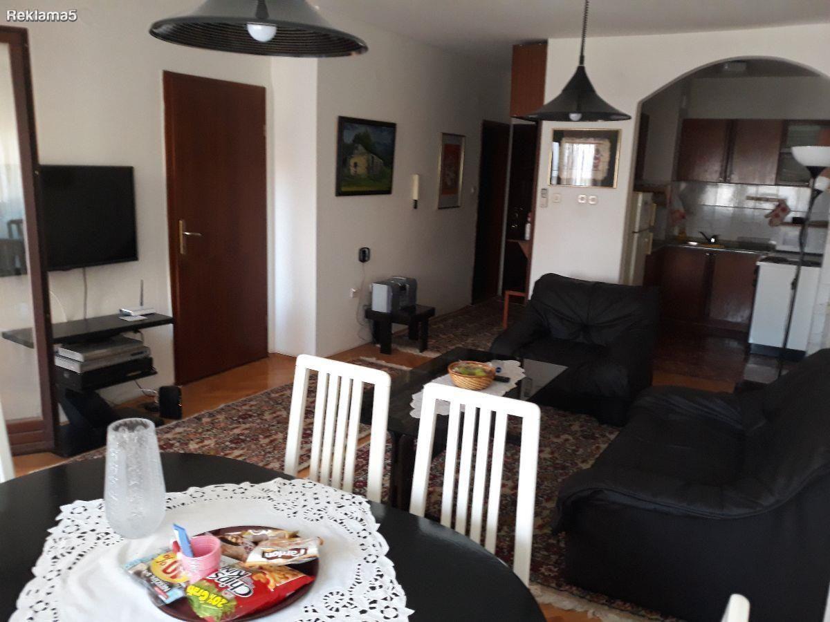 FOR SALE FURNISHED 3-ROOM APARTMENT 67M2 IN DEBAR NEIGHBORHOOD