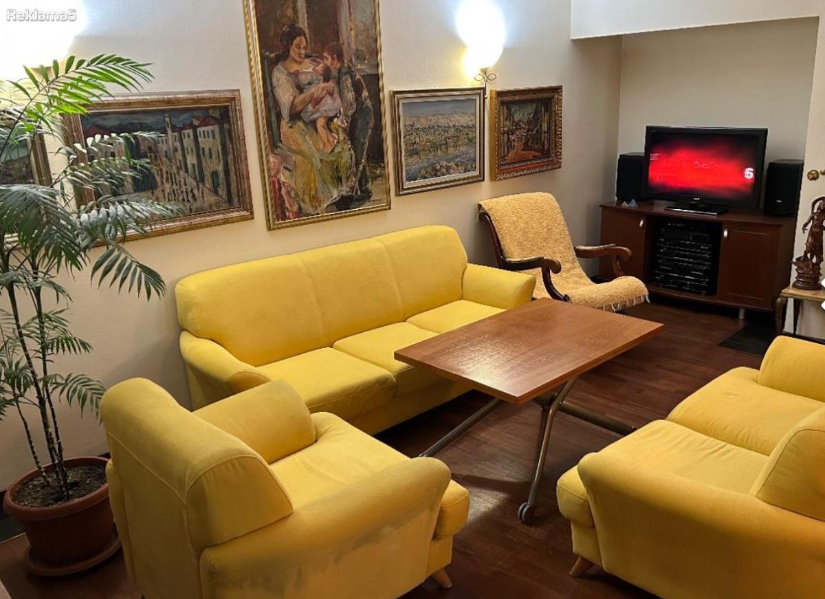 Namesten stan vo strog Centar 137m2 so 3 spalni renoviran