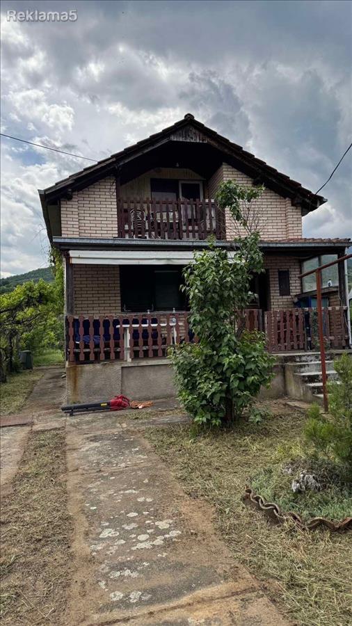 Se prodava kukja vo selo Lisice Velesko