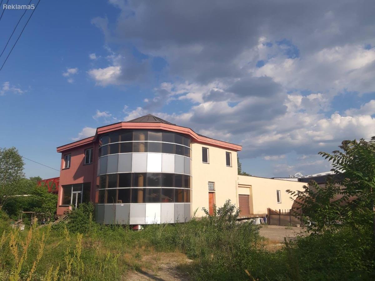 Deloven prostor/Magacin vo Momin Potok