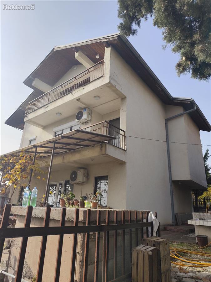 House in Radishani neighborhood