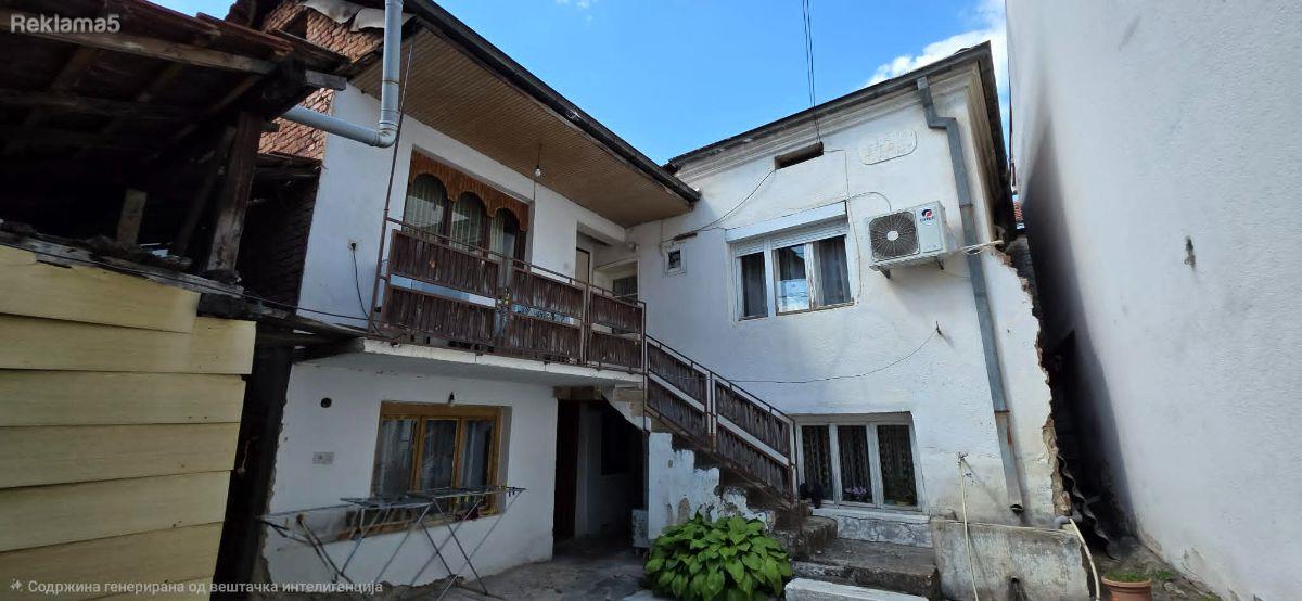 Vseliva kuka stara gradba vo centralno gradsko podracje