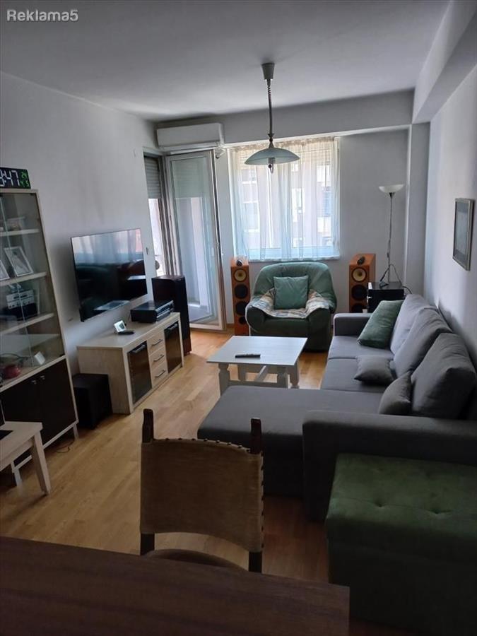 Se prodava stan 60 m2 so dve spalni vo Aerodrom