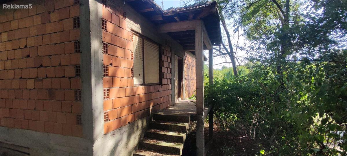 Large holiday home and plot 1249m2 in Oresani / Oresani Oreshani