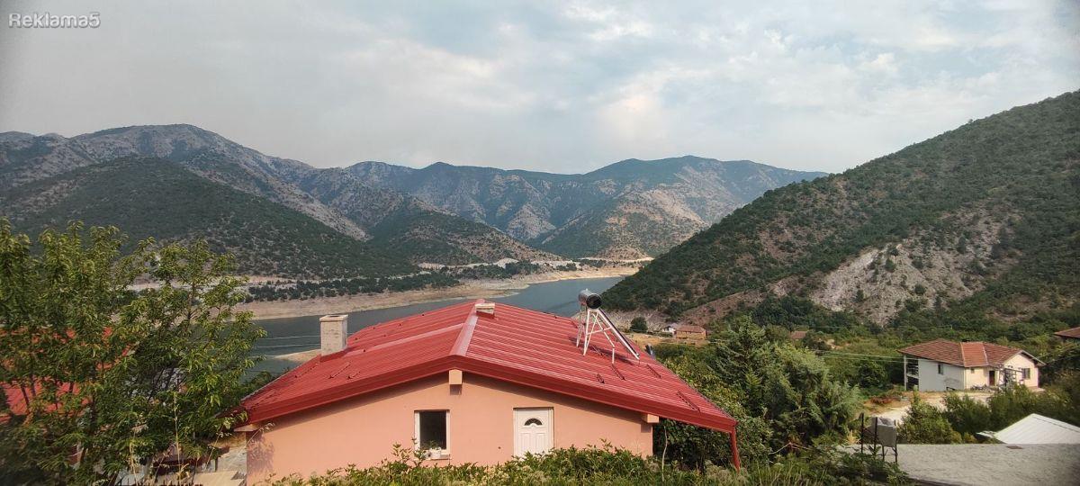 Se prodava kukja so pogled na ezero Kozjak,Blizansko