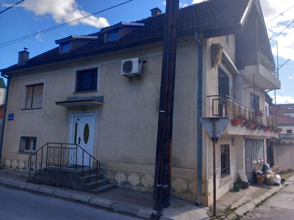 A house of 200 m2 is for sale