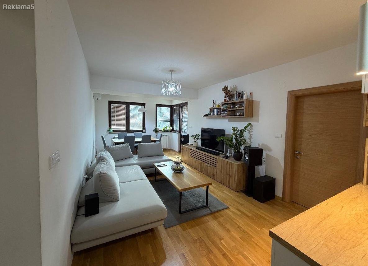 Se prodava kompletno namesten stan 85m2 vo Taftalidze