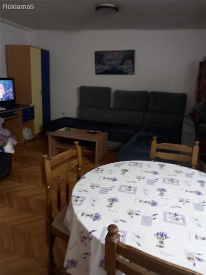 SE PRODAVA STAN 2 SPALNI N.LISICE KAJ STARIOT KAM MARKET