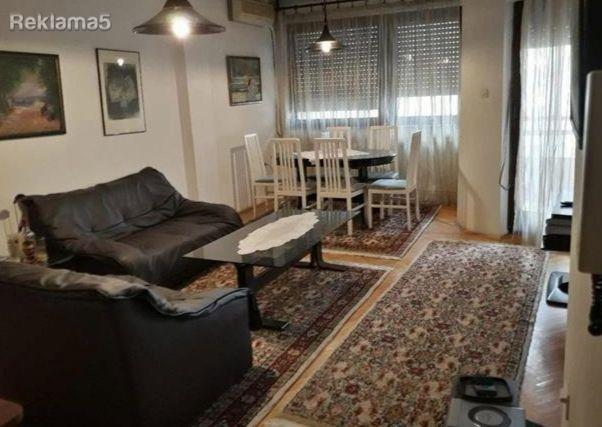 Trosoben namesten stan vo Debar Maalo