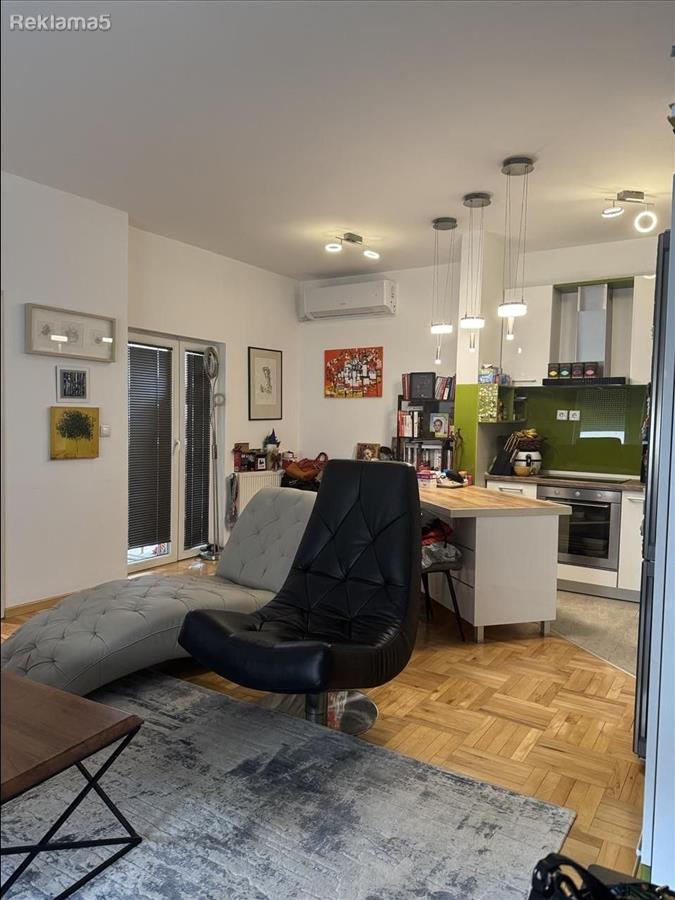 SAVIĆ IS SELLING AN APARTMENT IN THE CENTER/PESTALOCI