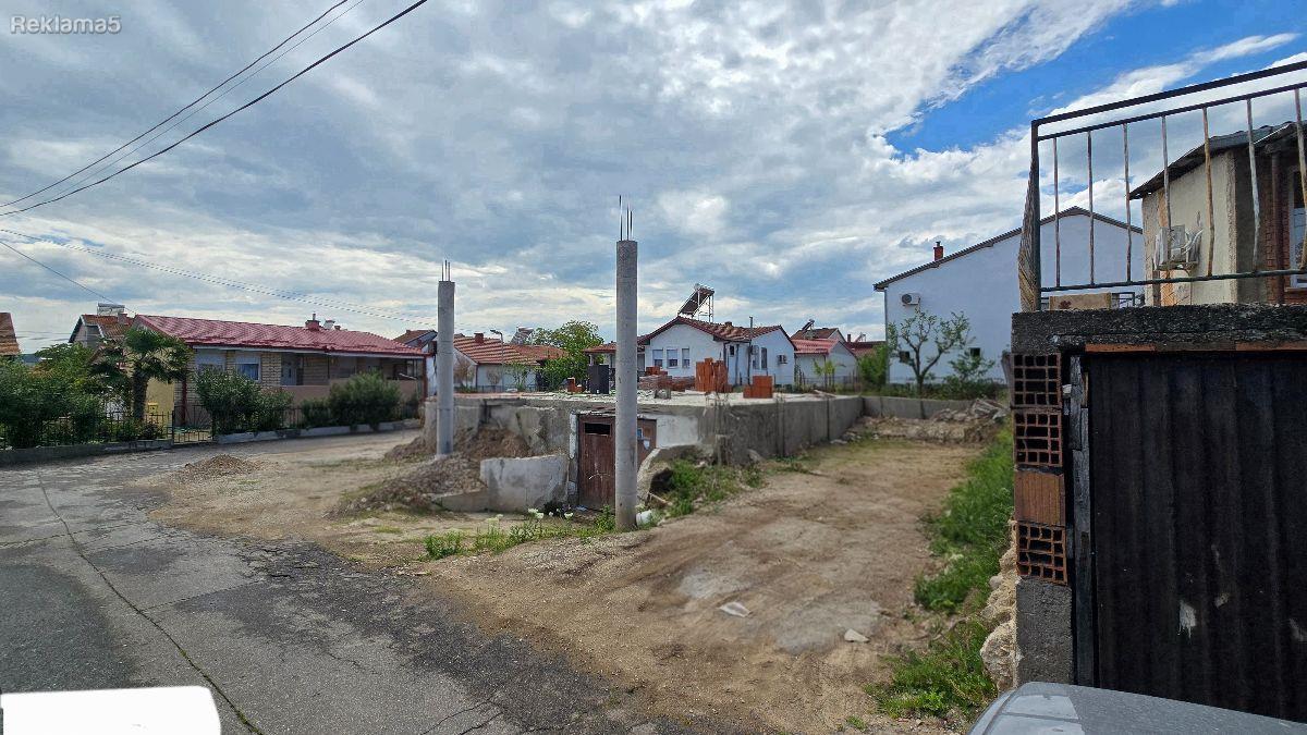 Se prodava plac / kukja vo buildba. Plot house for sale