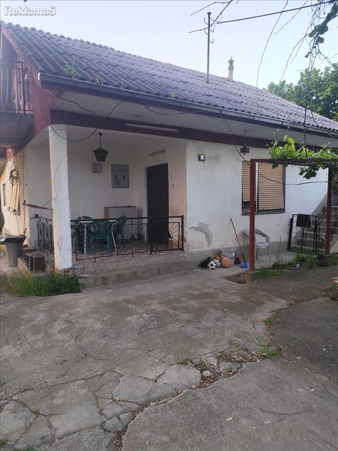 A house is for sale in us. Drama