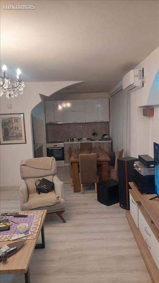 Se prodava 97m2, 4-soben stan Taftalidze 2