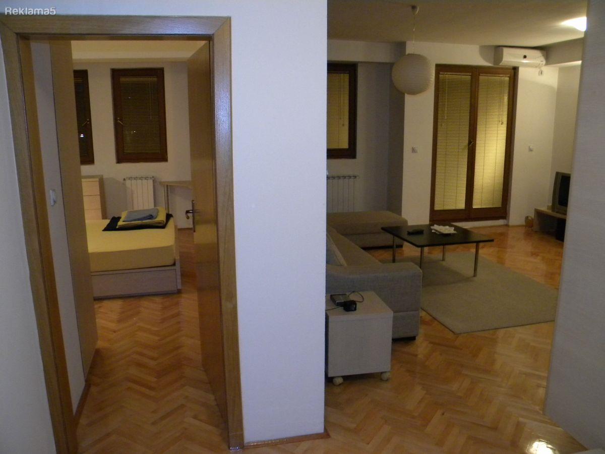 prodavam stan vo strog centar