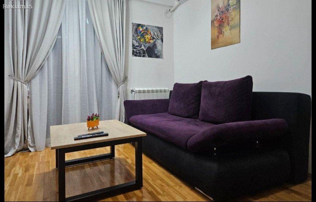 Se prodavaat dve garsonjeri