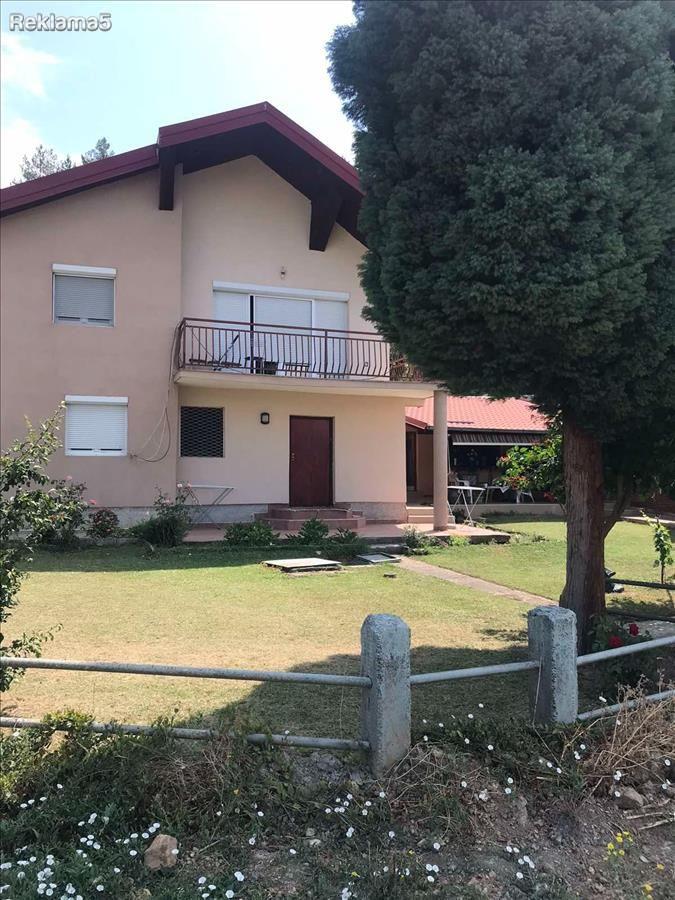 EMPIRE – Selling a house