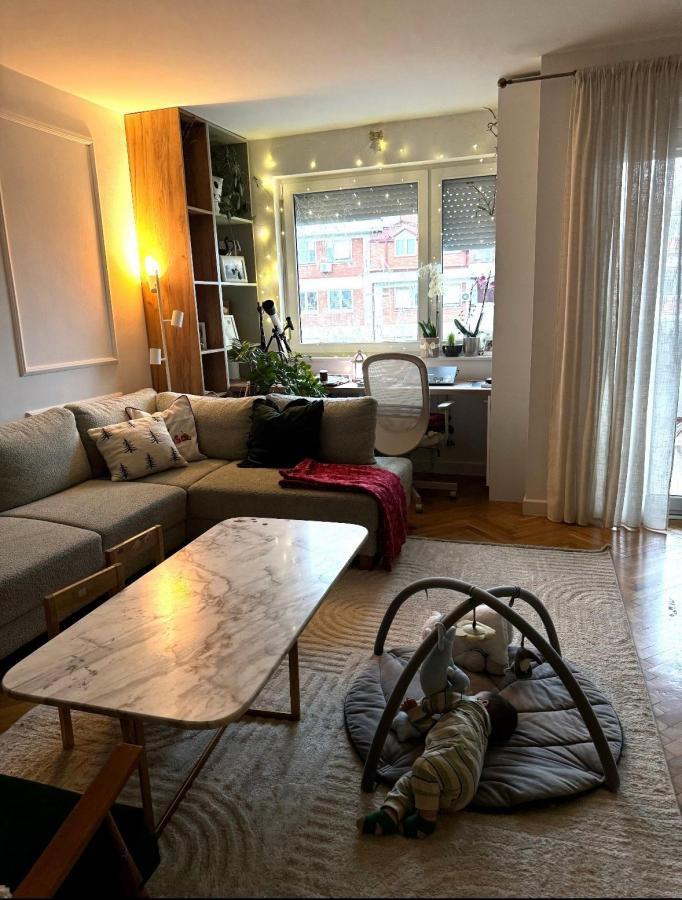 A 92m2 apartment in Aerodrom is for sale