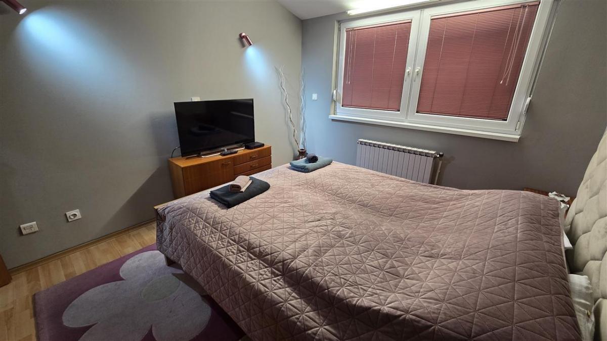 For sale is a 61m2 apartment with a 13m2 gallery on Roosevelt Street