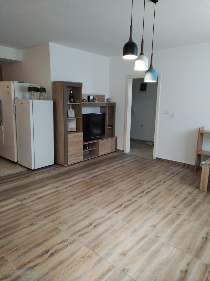 A basement of 64m2 is for sale in Gjorce Petrov