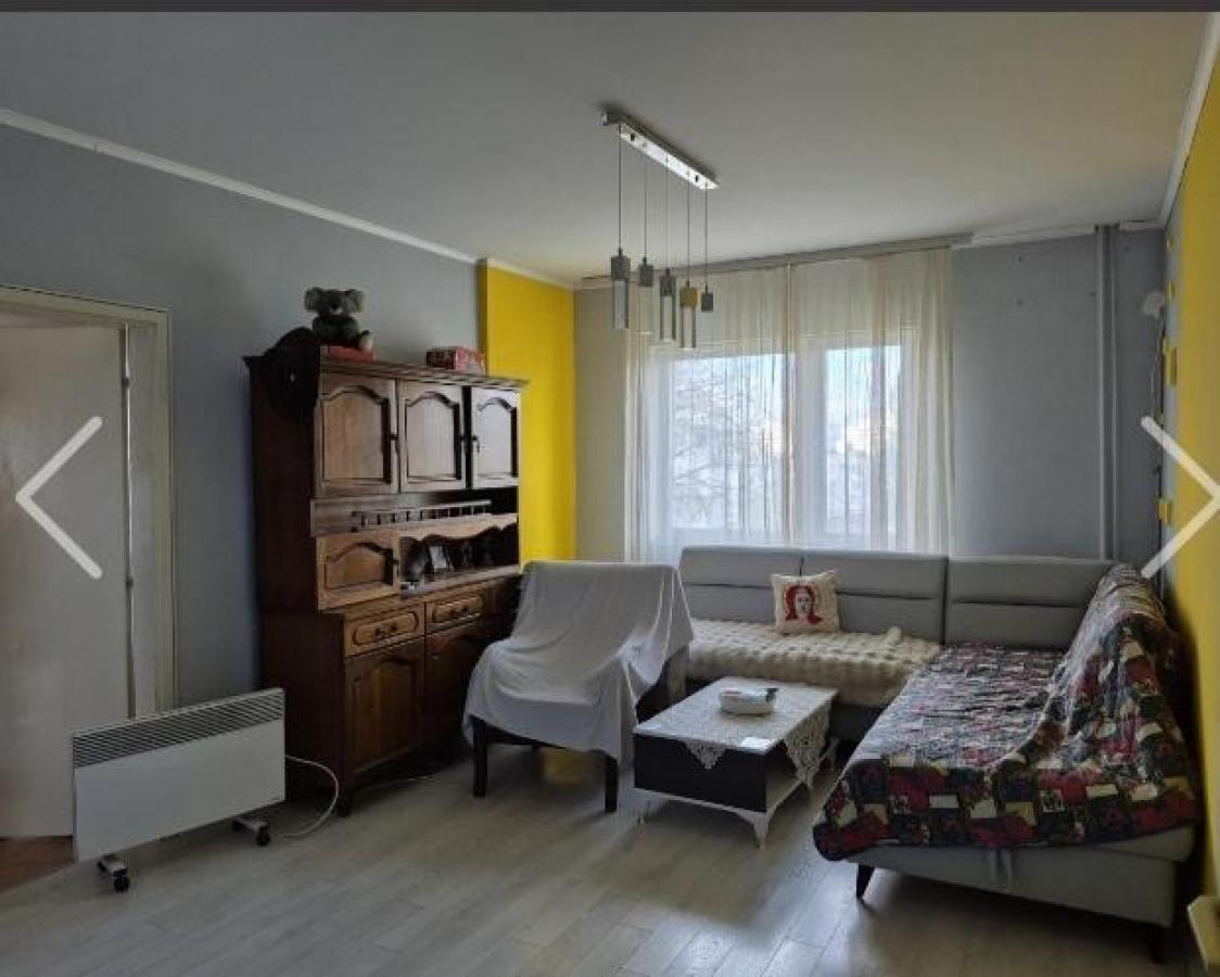 An apartment in Chrom is for sale