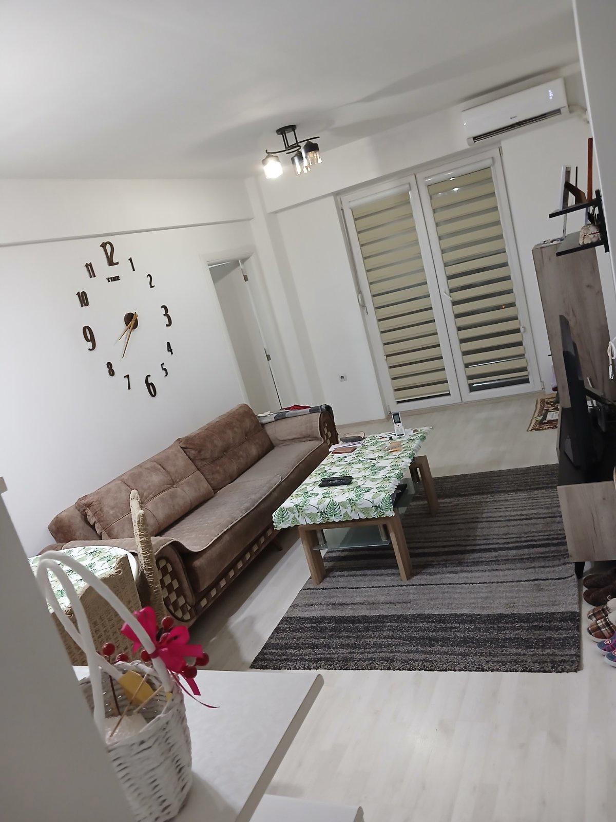 Se prodava namesten stan 49m2 vo Hipodrom 2