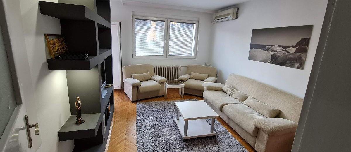 Se prodava namesten stan 56m2 vo strog Centar