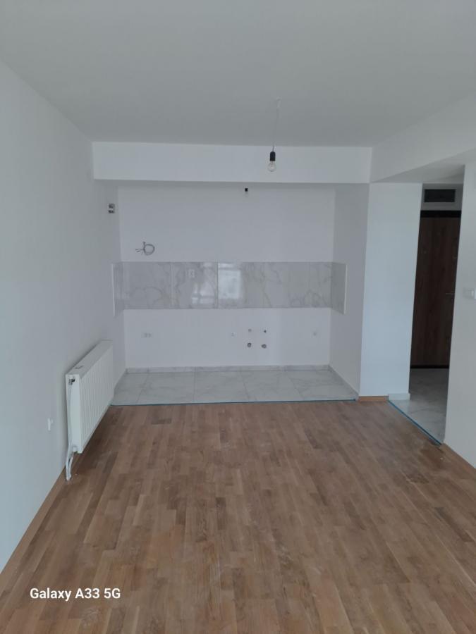 Se prodava stan vo naselba Aerodrom 44m2