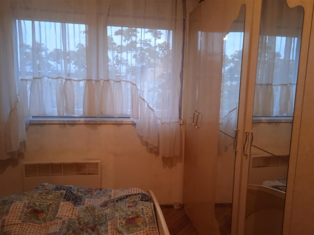Se prodava renoviran stan vo Karpos 2
