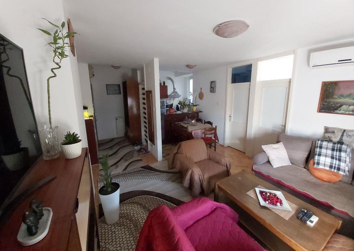 Se prodava stan vo naselba Novo Lisice 70m2