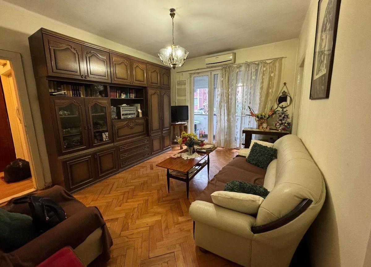 Se prodava stan 69m2 vo Prolet, Centar