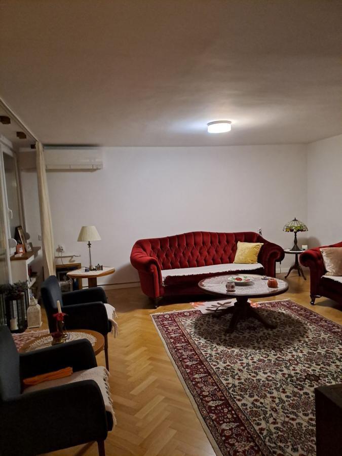Se prodava stan vo naselba Aerodrom 100 m2