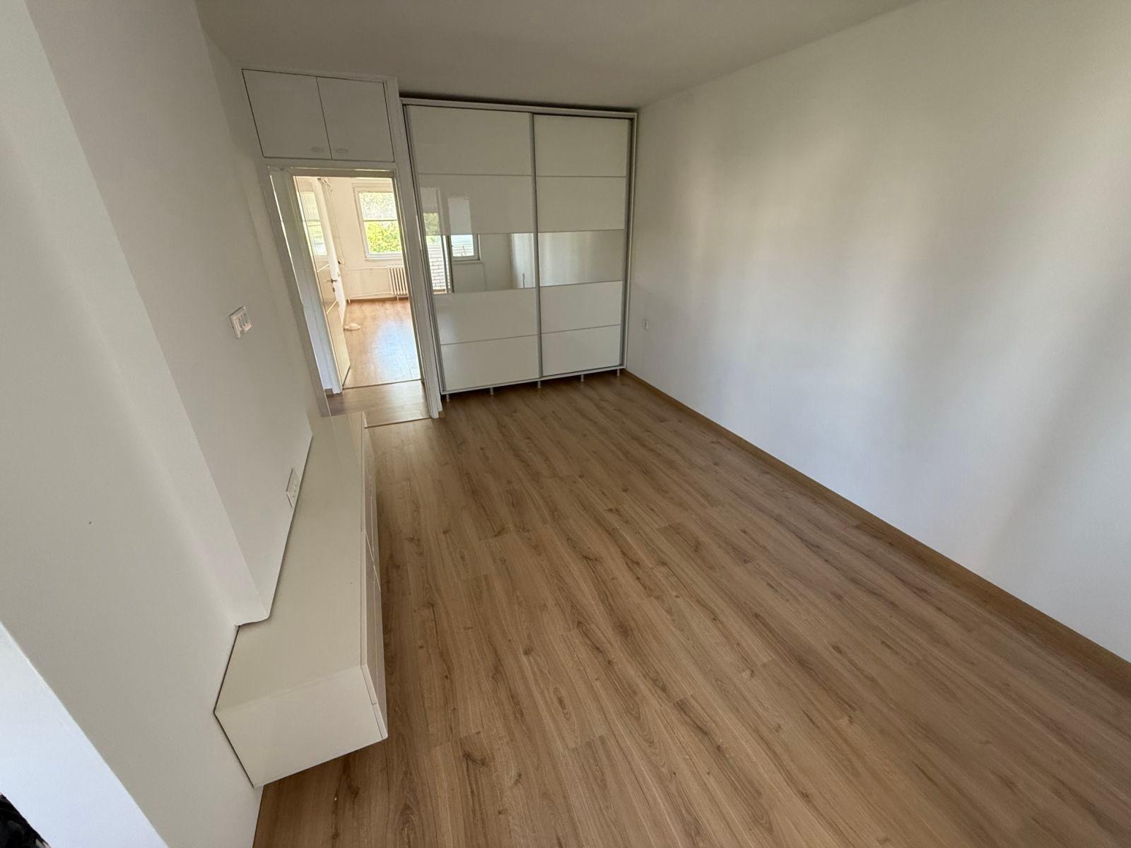 Se prodava komletno renoviran stan vo Karposh 4