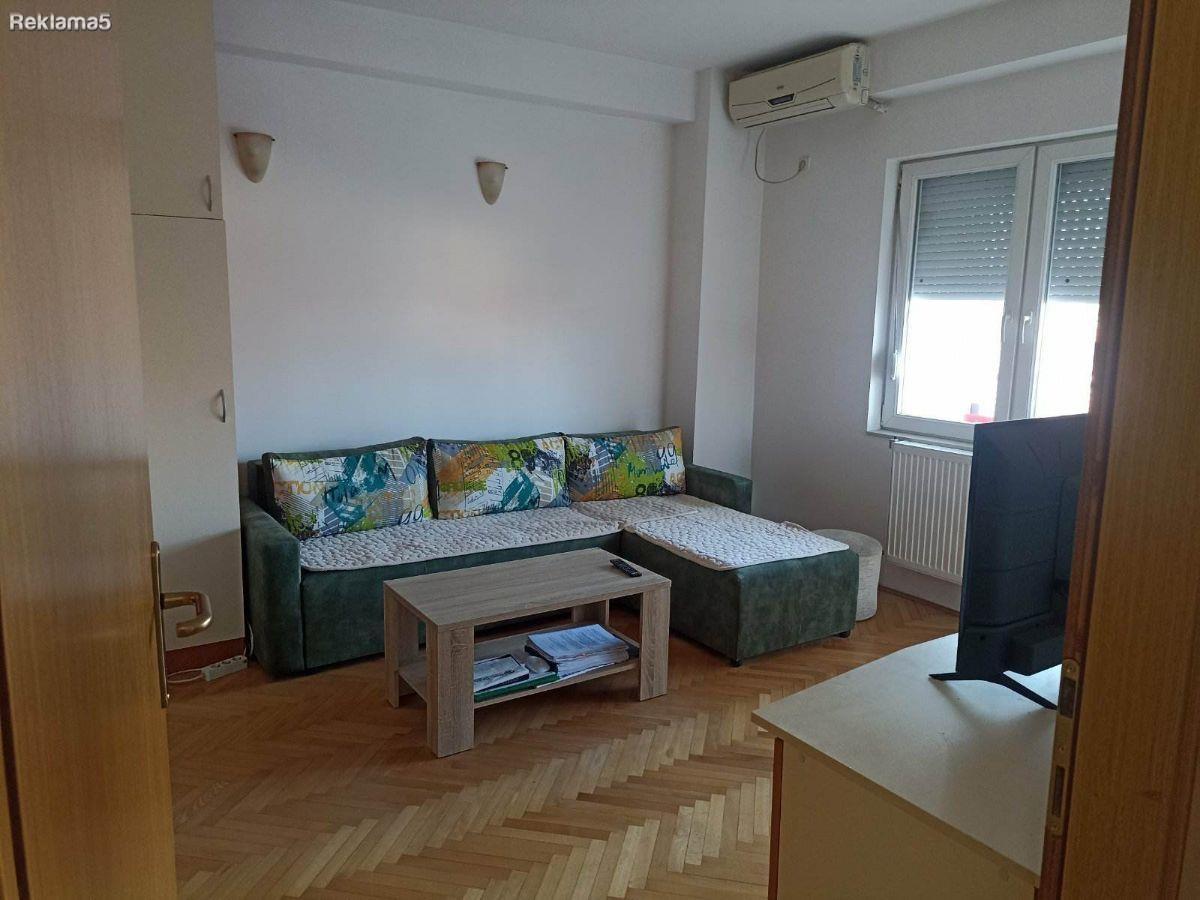 Se izdava stan vo Micurin blizu nova zeleznicka