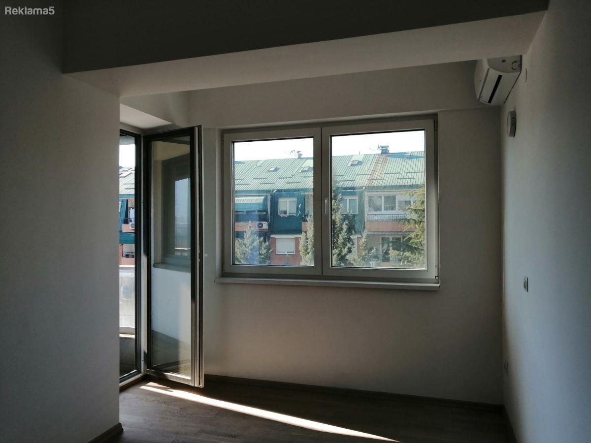 Aerodrom Micurin 60m2 prazen odgovara za kancelarii
