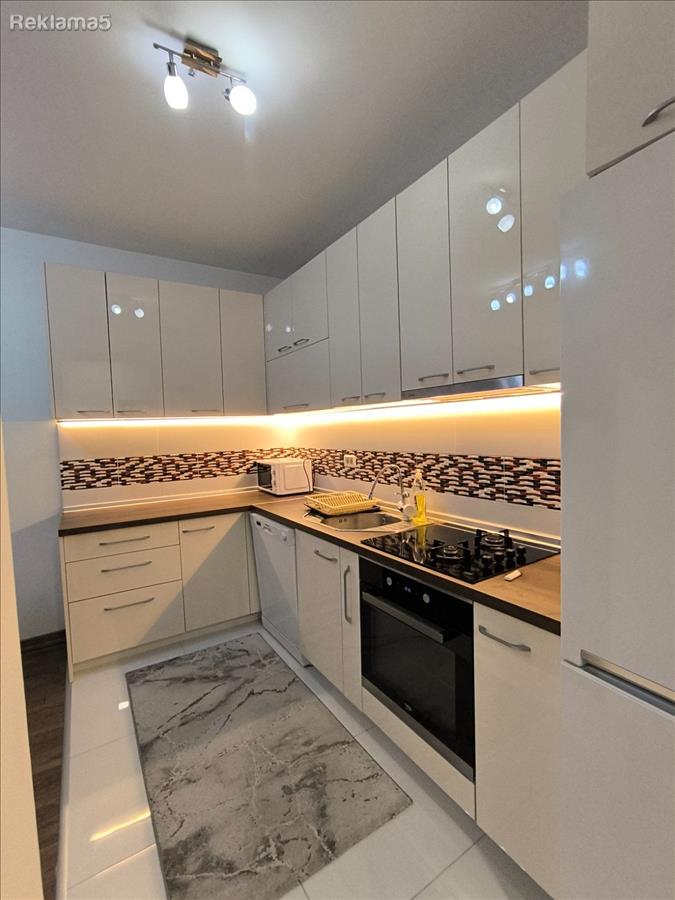 SE IZDAVA LUX.3SOB.STAN 85m.KARPOS CITY GARDEN