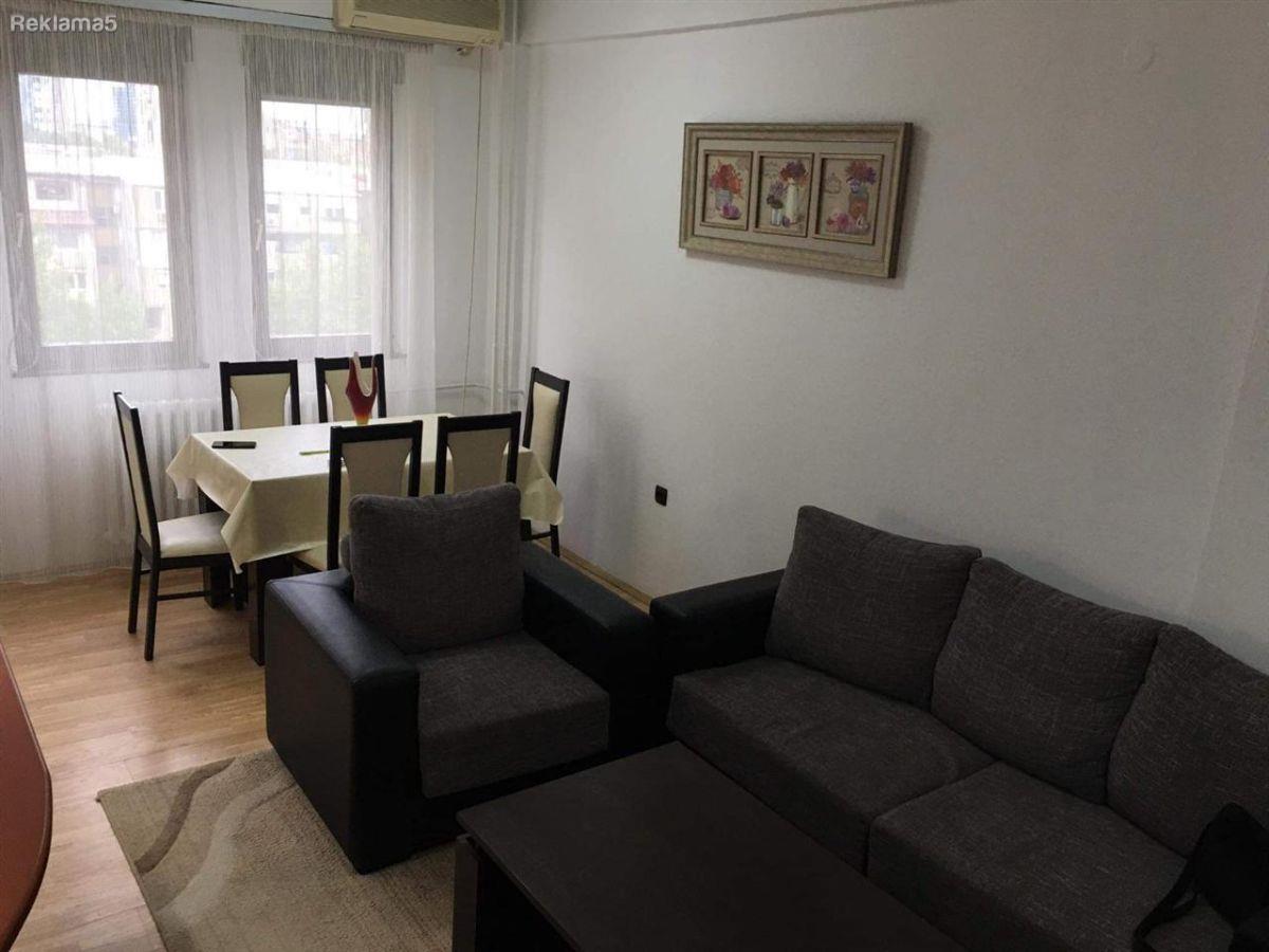 We are renting a 64m2 two-bedroom apartment above Palma Airport