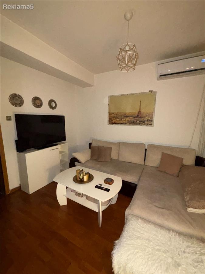 Se izdava namesten cetvorosoben 84m2 Centar Crnice