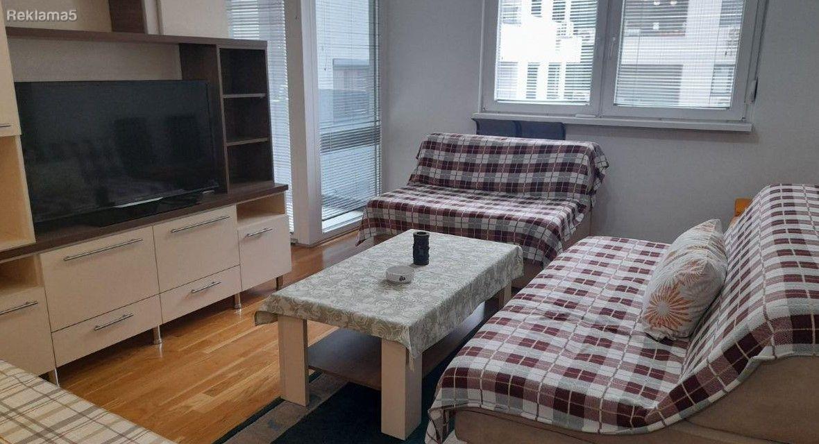 SE IZDAVA GARSONJERA STUDIO PORTA VLAE