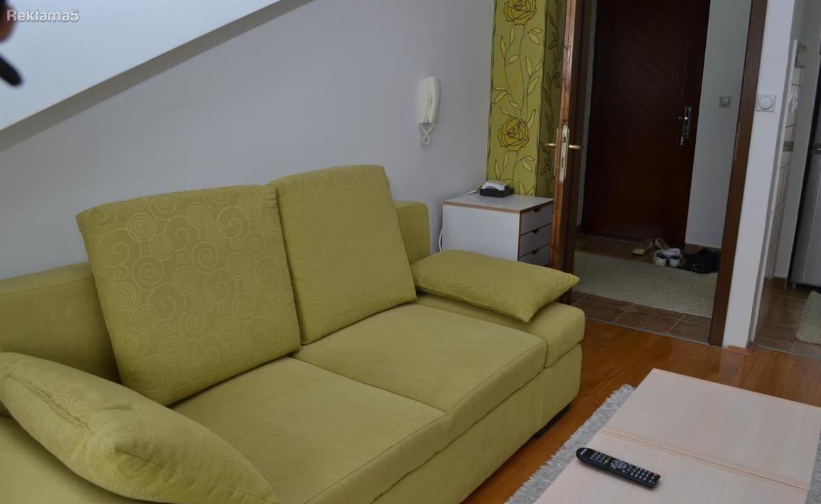 SE IZDAVA DVOSOBEN KAJ TINEKSOT POSLE MOSTOT VLAE