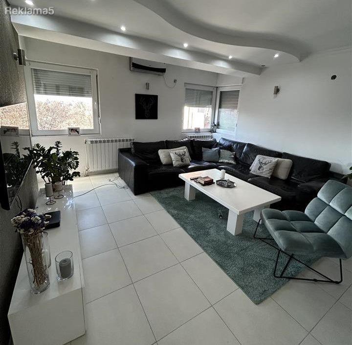 Se prodava namesten stan 80m2 vo Hipodrom