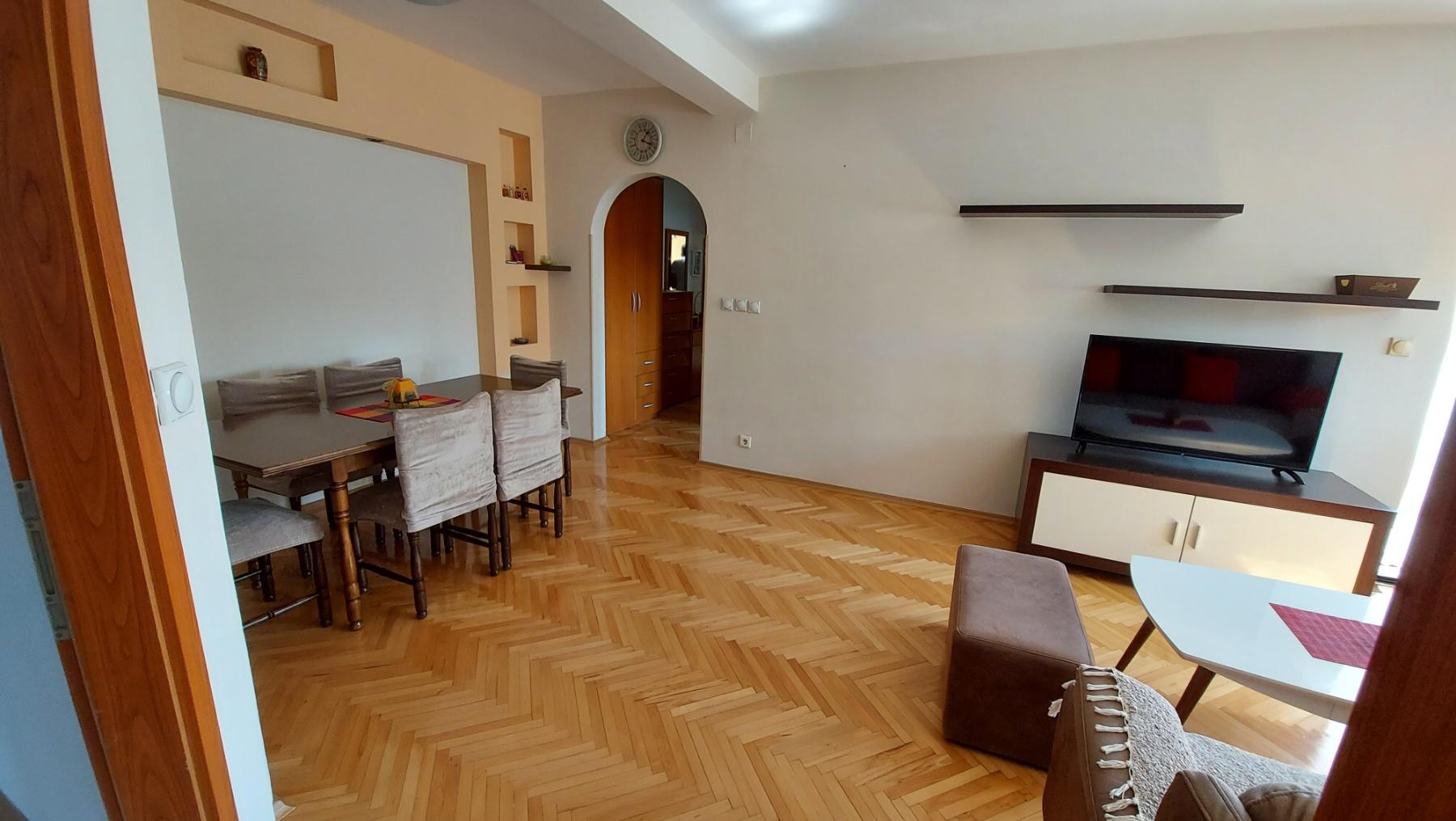 MICHURIN - THREE-ROOM APARTMENT IN A SMALL BUILDING