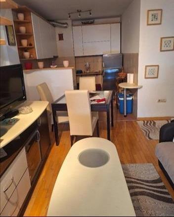 SAVIĆ IS SELLING AN APARTMENT IN THE CENTER