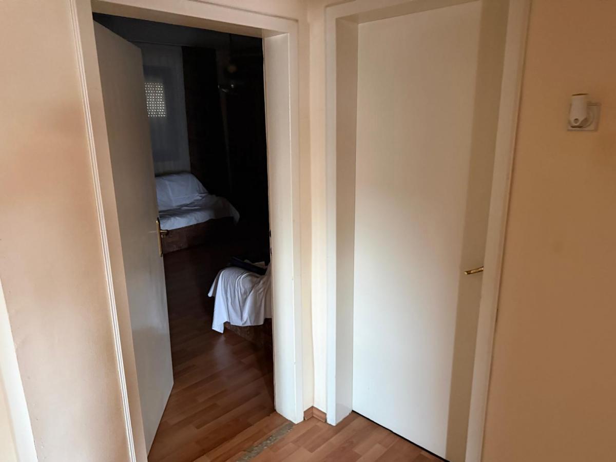 A floor of a house on the ground floor of 110m2 in Stajkovci is for sale