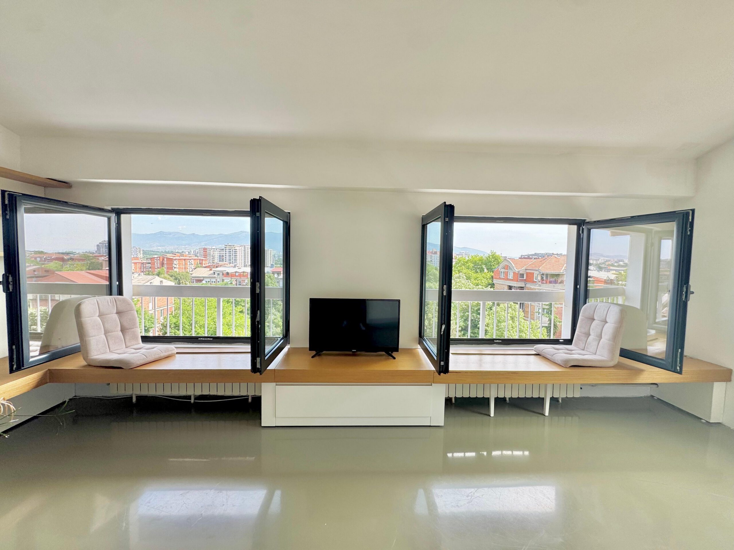 Garsonjera vo Aerodrom 32m2 + 7m2 gallery
