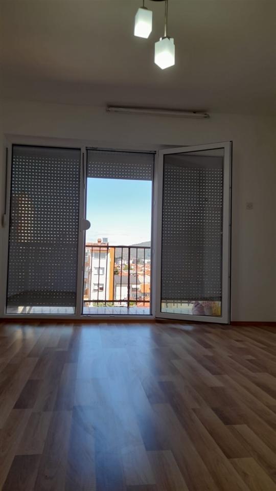Kamelija,Prekrasen stan renoviran 53m2,centar