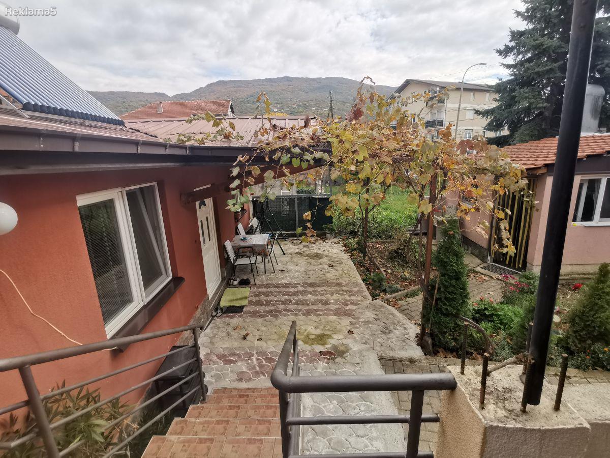 Kukja od 115m2 i apartman od 40m2 vo Ohrid -ZDRAVESKI