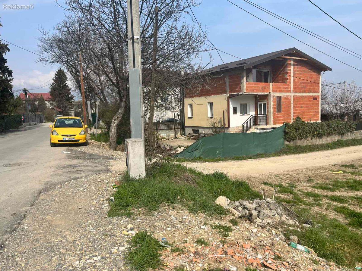 Se prodava kukja vo Stopanski Dvor