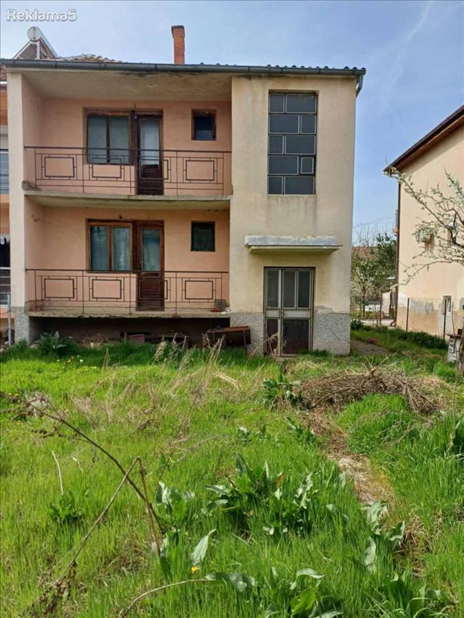 GORNO ORIZARI, FLOOR HOUSE WITH LARGE YARD