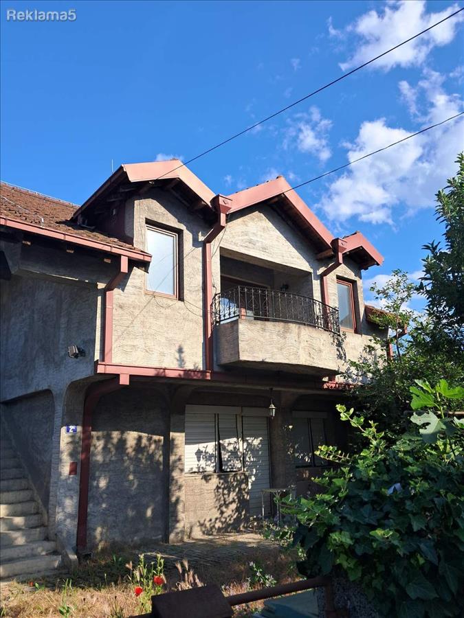 Kuka vo Nas.Lisice 247m2 so cel plac 300m2
