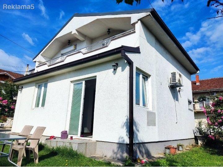 Se prodava renovirana kukja vo Cento